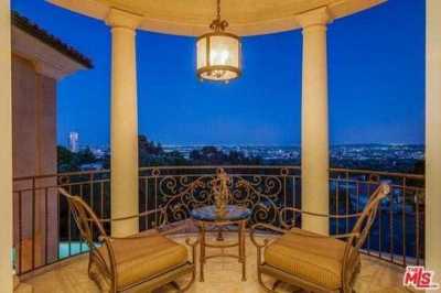 Villa For Sale in Beverly Hills, California