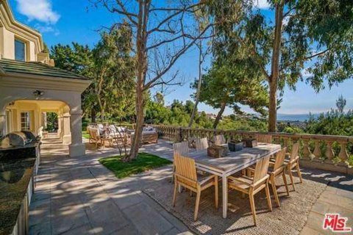 Picture of Home For Sale in Pacific Palisades, California, United States