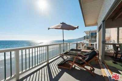 Villa For Sale in Malibu, California