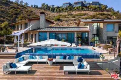 Villa For Sale in Malibu, California