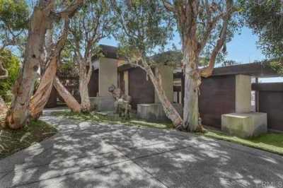 Villa For Sale in Encinitas, California