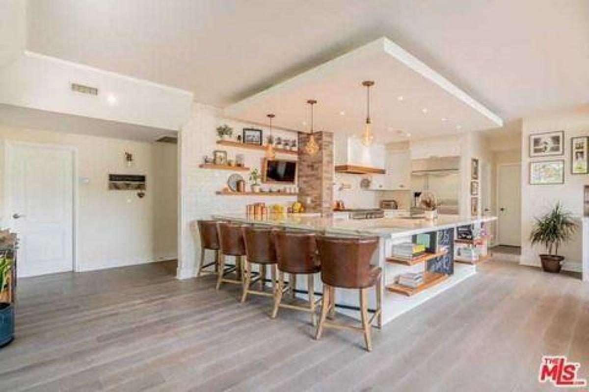 Picture of Condo For Sale in Pacific Palisades, California, United States