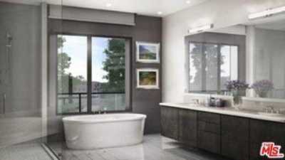 Villa For Sale in Pasadena, California