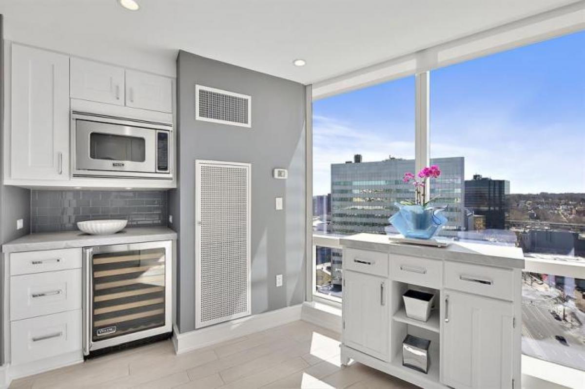 Picture of Home For Sale in White Plains, New York, United States