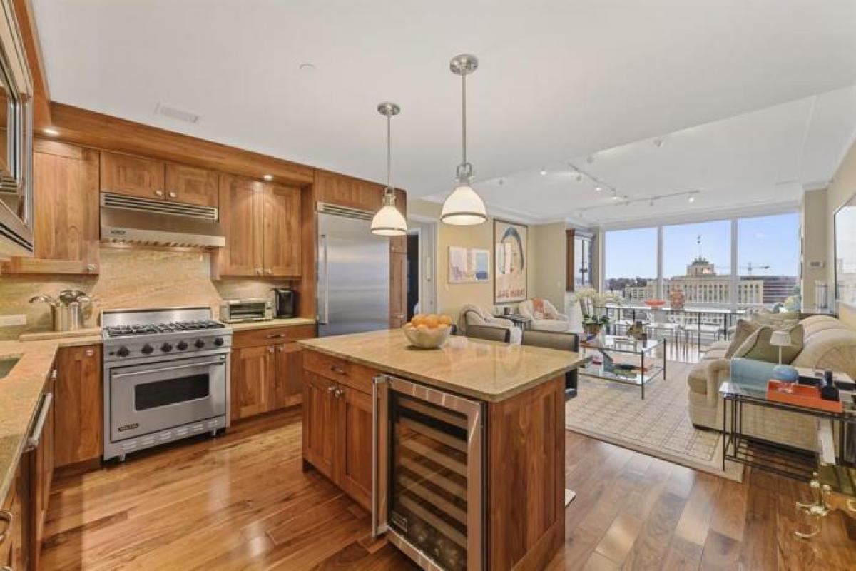 Picture of Home For Sale in White Plains, New York, United States