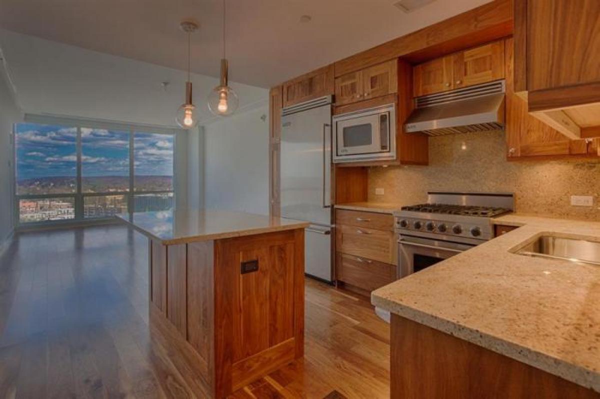 Picture of Home For Sale in White Plains, New York, United States