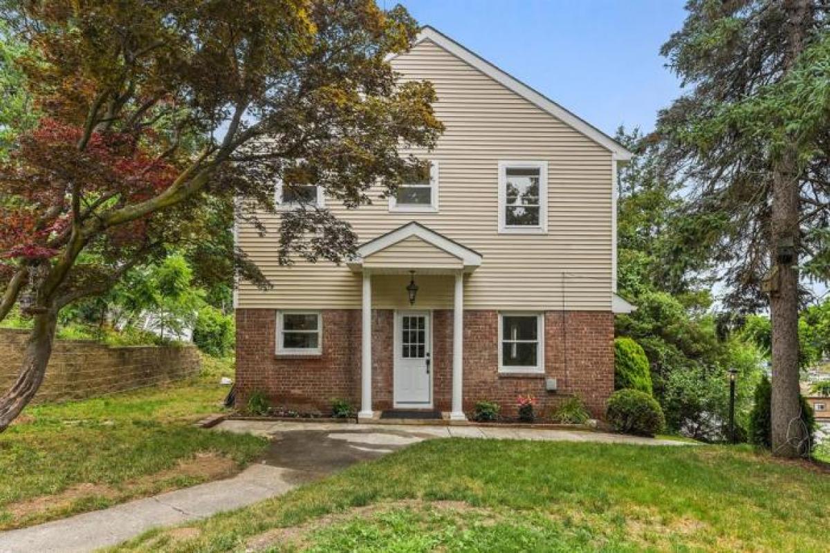 Picture of Home For Sale in White Plains, New York, United States