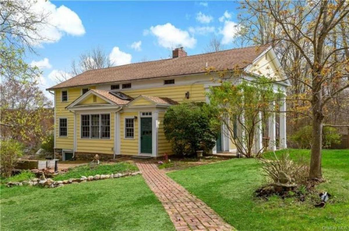 Picture of Home For Sale in Yorktown Heights, New York, United States