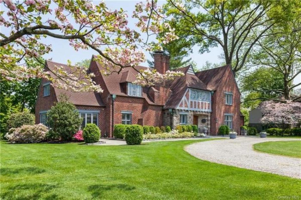 Picture of Home For Sale in Bronxville, New York, United States