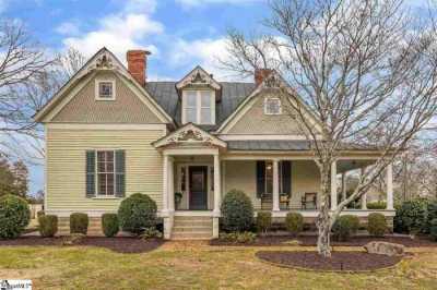 Home For Sale in Fountain Inn, South Carolina
