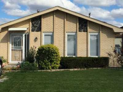 Home For Sale in Palos Hills, Illinois