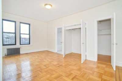 Apartment For Rent in Woodside, New York