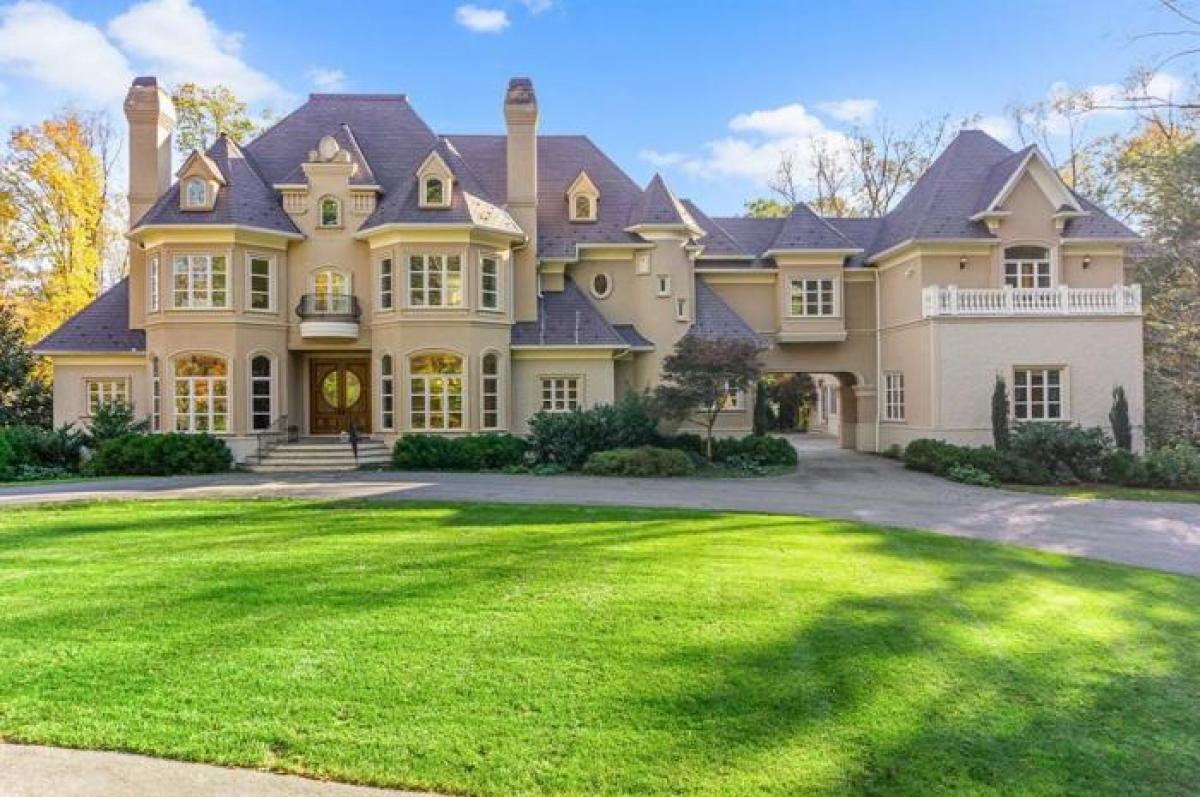 Picture of Home For Sale in Great Falls, Virginia, United States