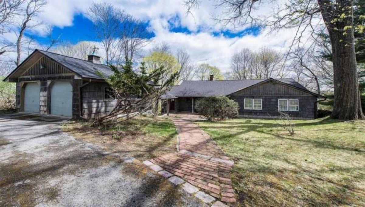 Picture of Home For Sale in Poughkeepsie, New York, United States