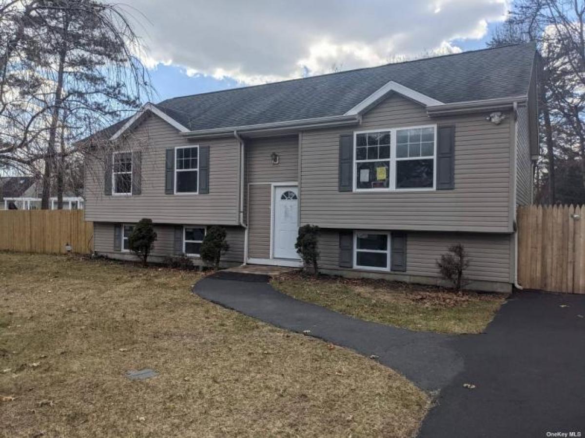 Picture of Residential Land For Sale in Shirley, New York, United States