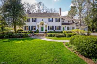 Home For Sale in Summit, New Jersey