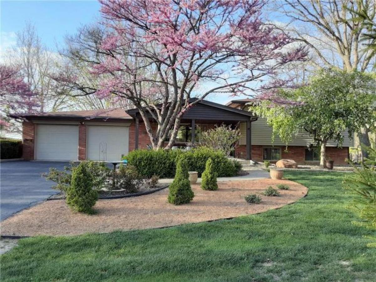 Picture of Home For Sale in Greenfield, Indiana, United States