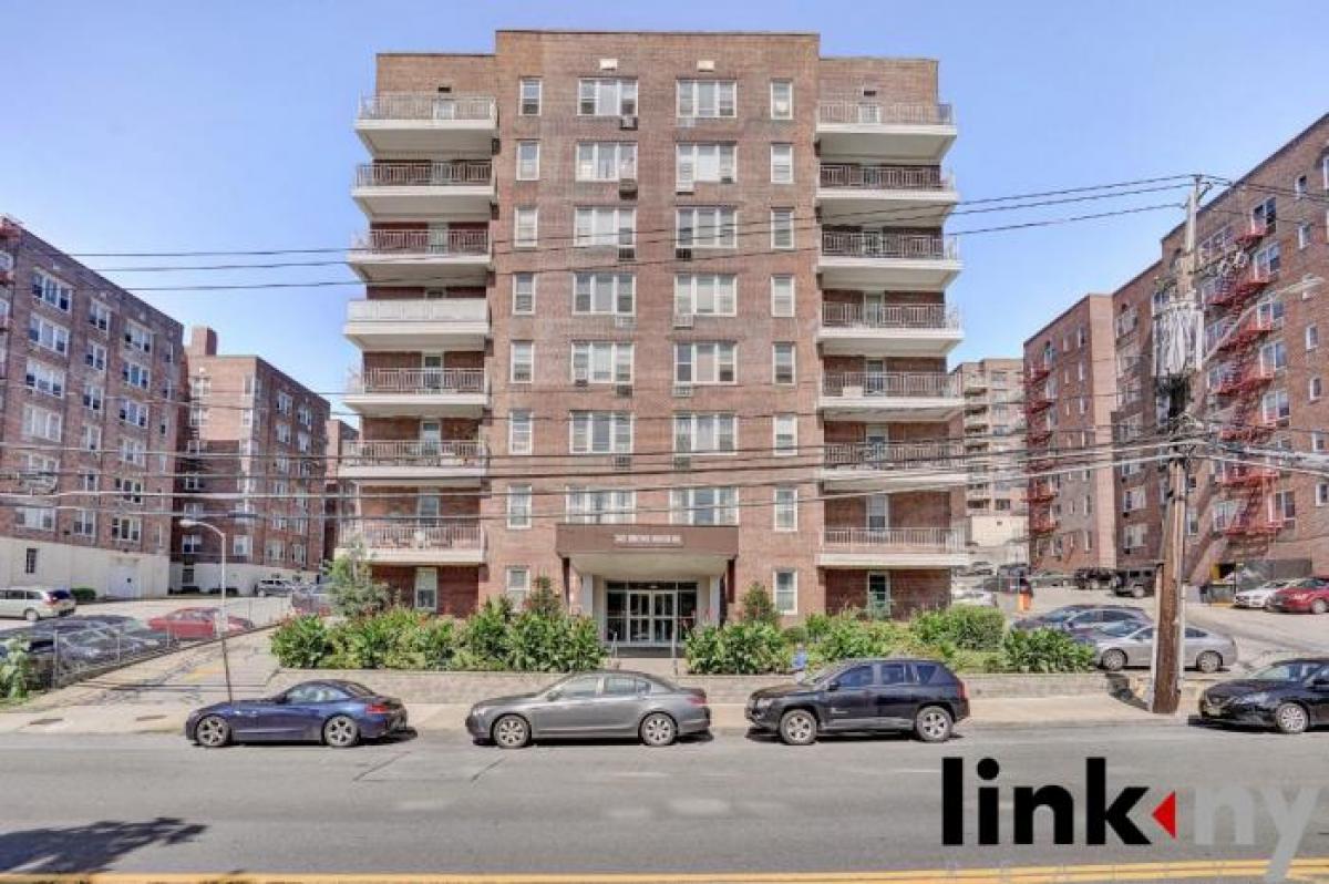 Picture of Apartment For Sale in Yonkers, New York, United States