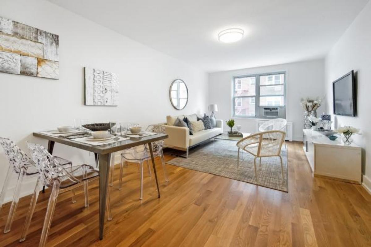 Picture of Condo For Sale in Flushing, New York, United States