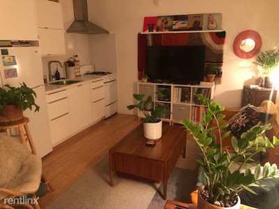 Apartment For Rent in Highland Park, California