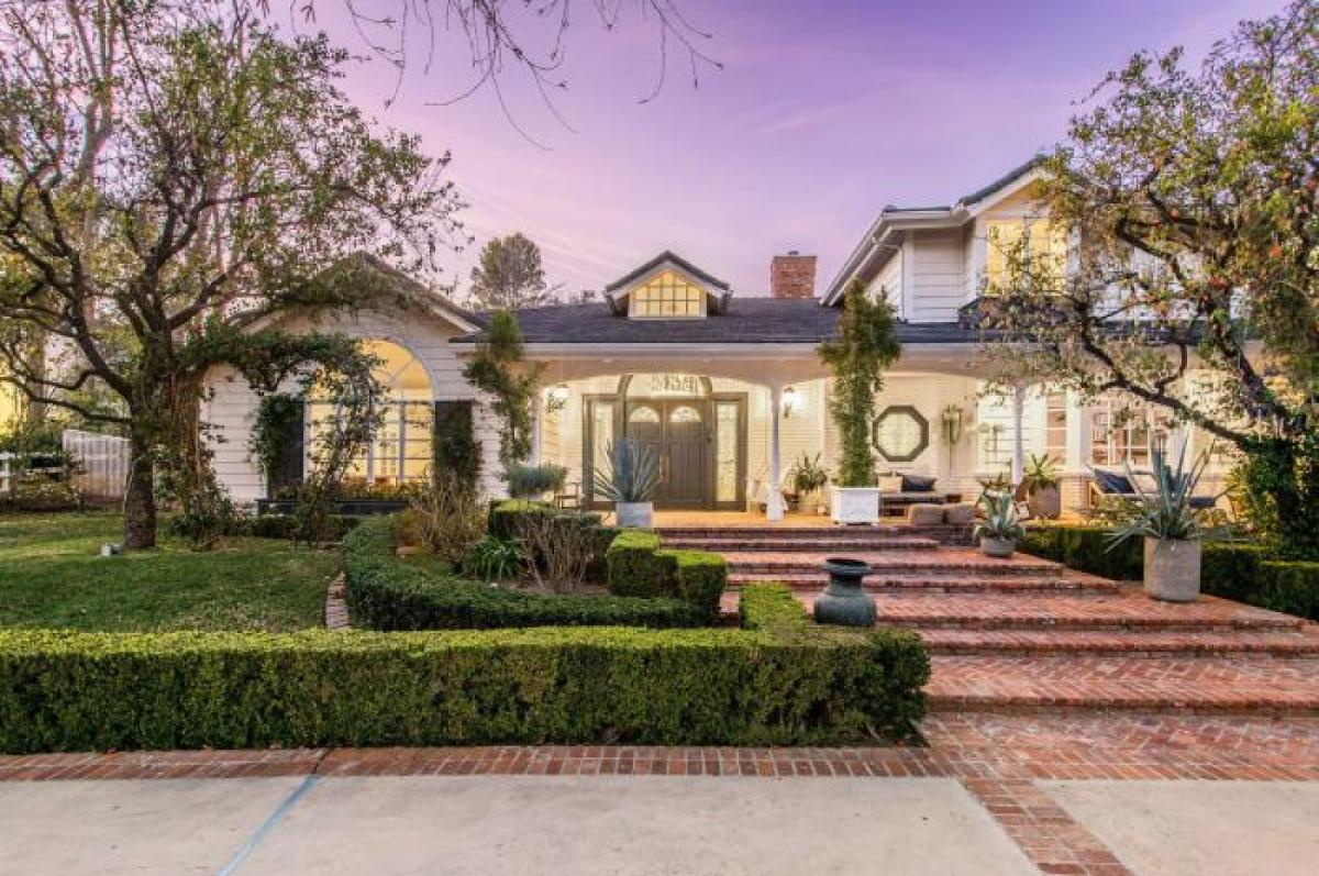 Picture of Home For Sale in Hidden Hills, California, United States