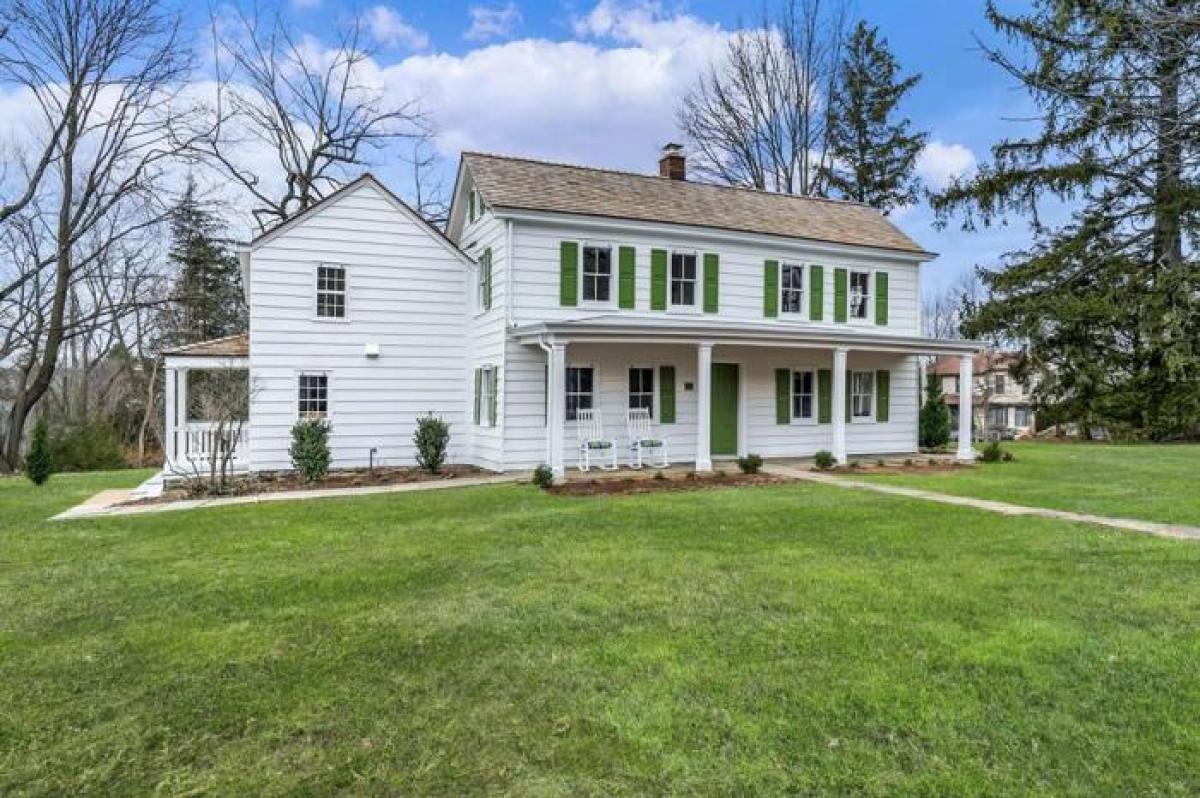 Picture of Home For Sale in Scarsdale, New York, United States