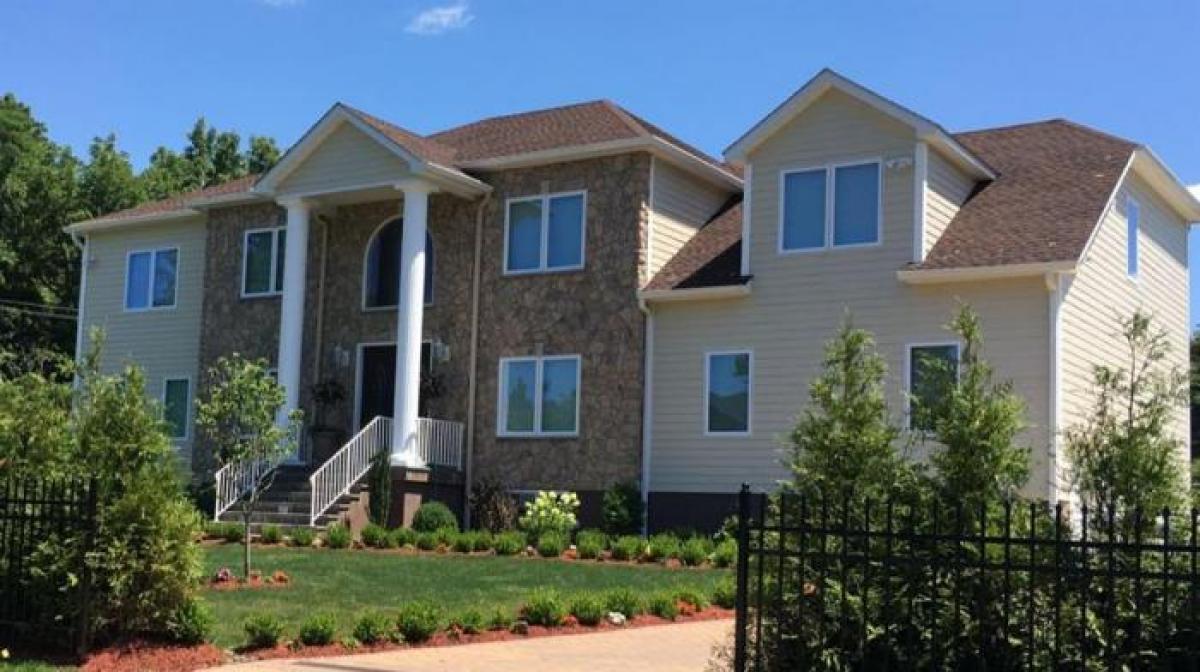 Picture of Home For Sale in White Plains, New York, United States