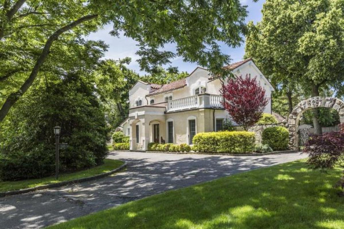Picture of Home For Sale in Bronxville, New York, United States