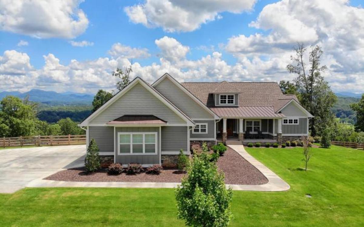 Picture of Home For Sale in Hayesville, North Carolina, United States