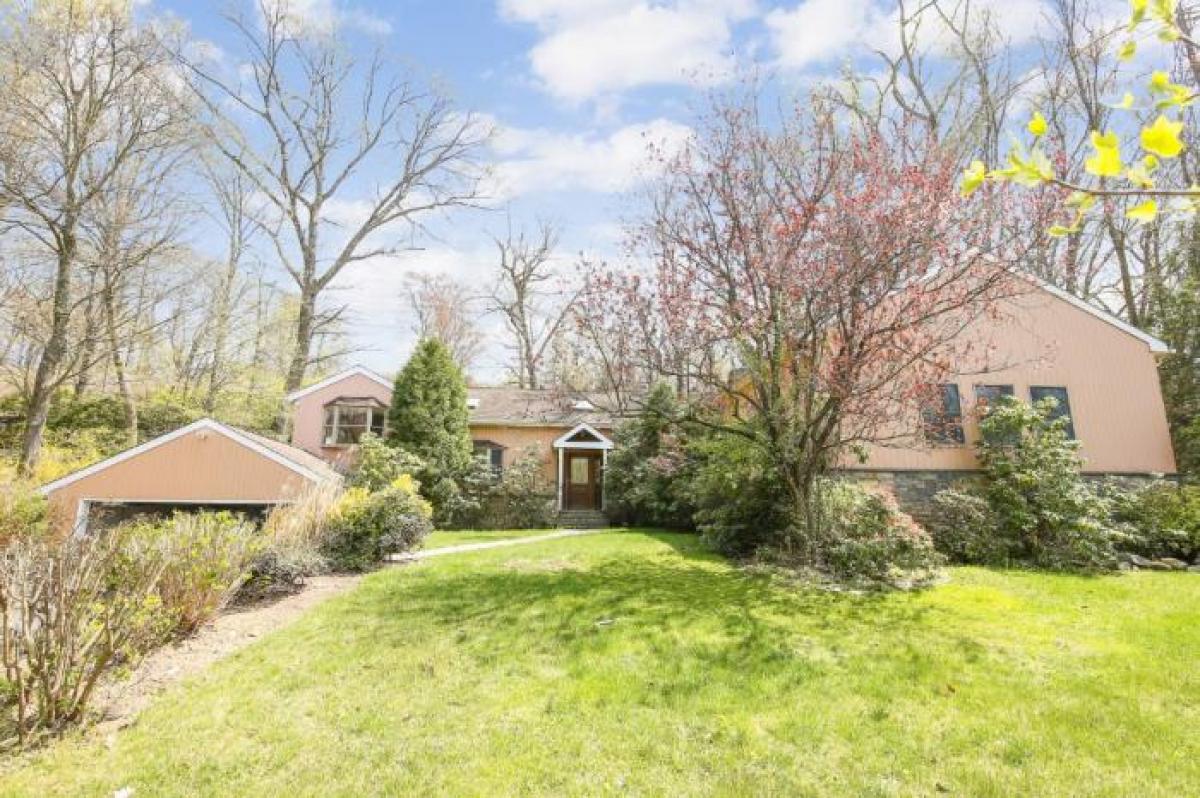 Picture of Home For Sale in Scarsdale, New York, United States