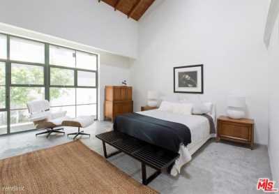 Apartment For Rent in Venice, California