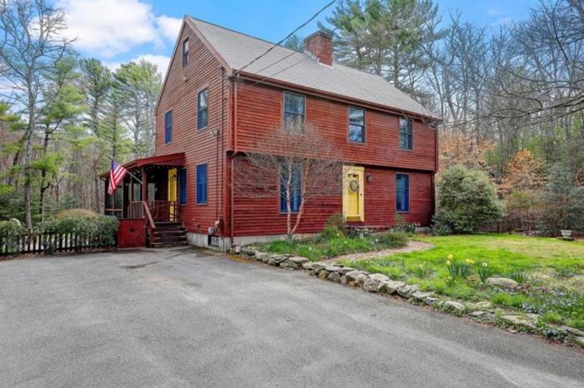 Picture of Home For Sale in Acushnet, Massachusetts, United States