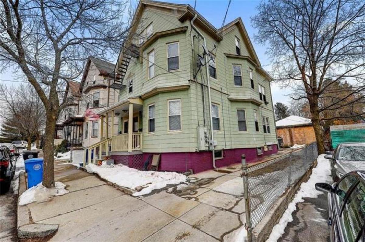 Picture of Apartment For Sale in Cranston, Rhode Island, United States