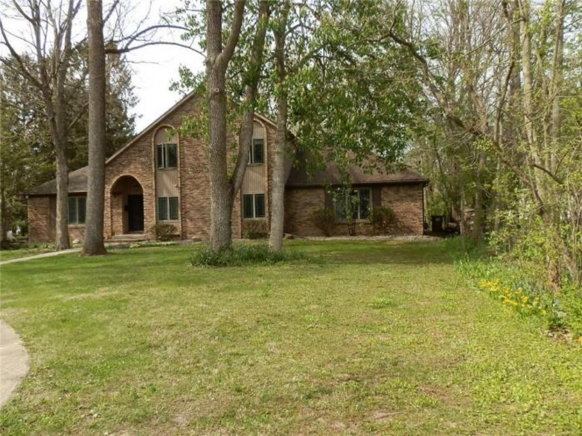 Picture of Home For Sale in Crawfordsville, Indiana, United States