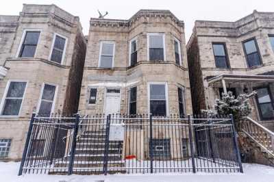 Multi-Family Home For Sale in Chicago, Illinois