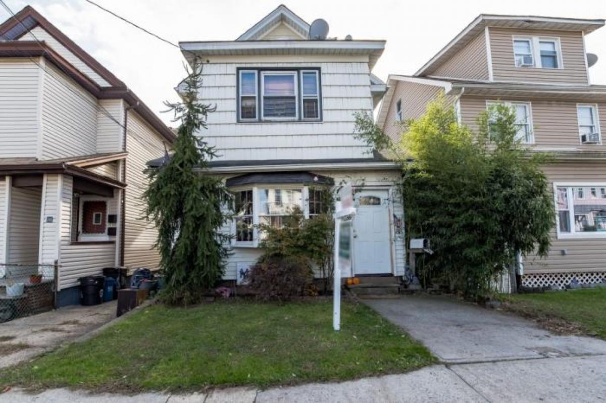 Picture of Home For Sale in Staten Island, New York, United States