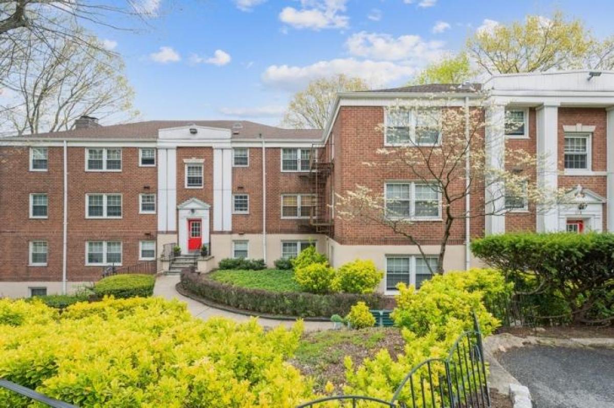 Picture of Apartment For Sale in Bronxville, New York, United States