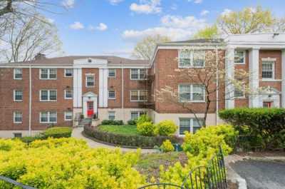 Apartment For Sale in Bronxville, New York