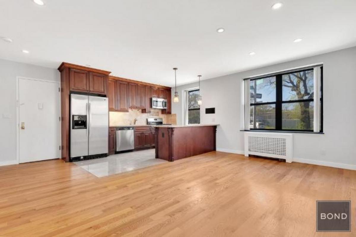 Picture of Condo For Sale in East Elmhurst, New York, United States