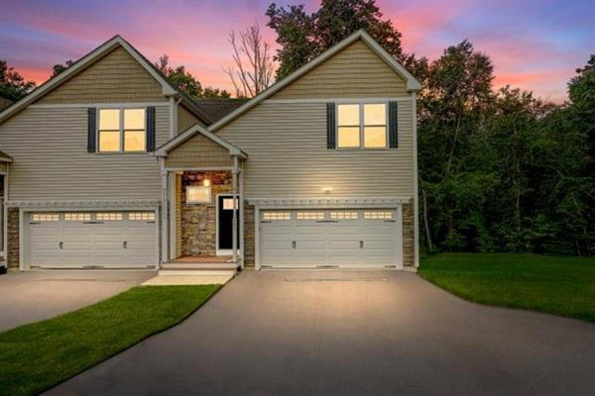 Picture of Home For Sale in Cumberland, Rhode Island, United States