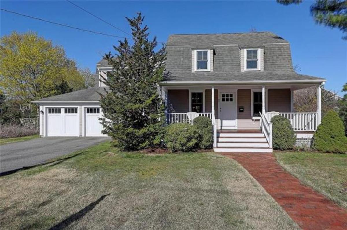 Picture of Home For Sale in Barrington, Rhode Island, United States