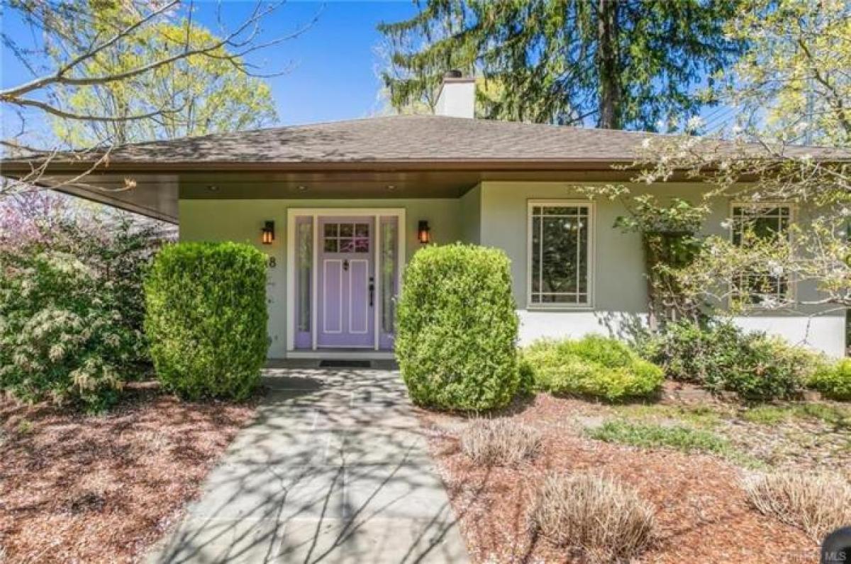 Picture of Home For Sale in Chappaqua, New York, United States