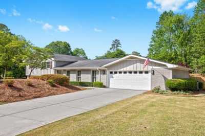 Home For Sale in Dunwoody, Georgia