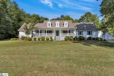 Home For Sale in Clinton, South Carolina