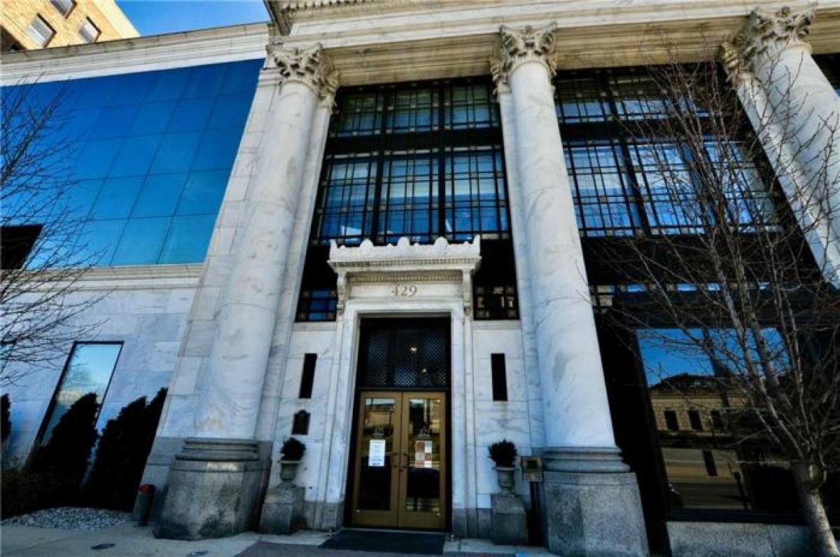 Picture of Condo For Sale in Indianapolis, Indiana, United States