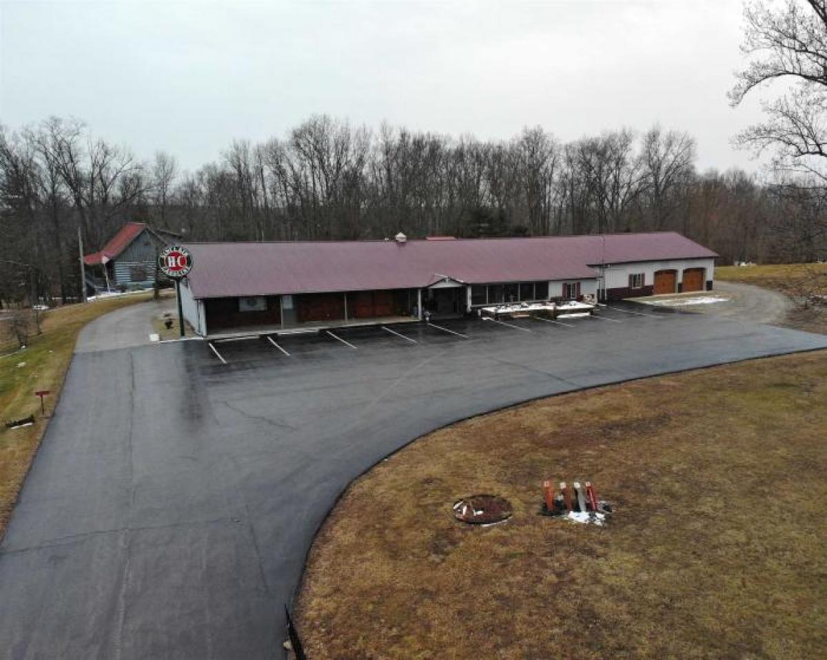 Picture of Home For Sale in Bedford, Indiana, United States