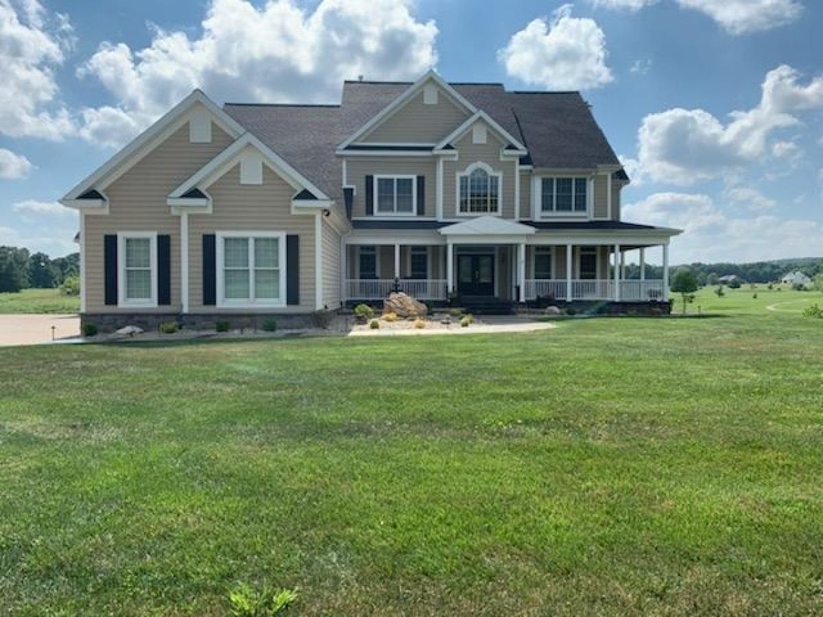 Picture of Home For Sale in Bedford, Indiana, United States