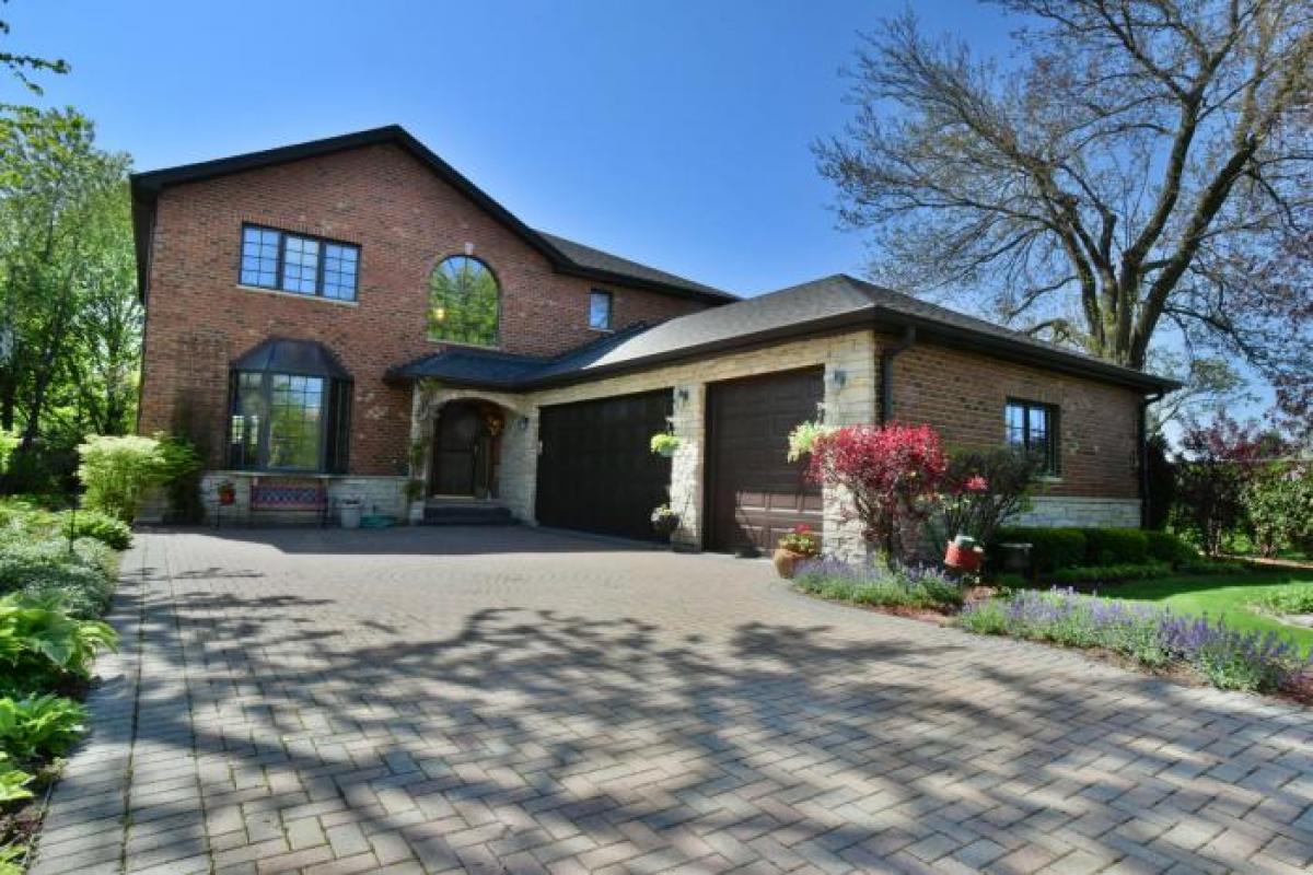 Picture of Home For Sale in Mount Prospect, Illinois, United States