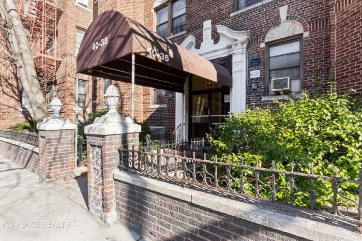 Picture of Condo For Sale in Elmhurst, New York, United States