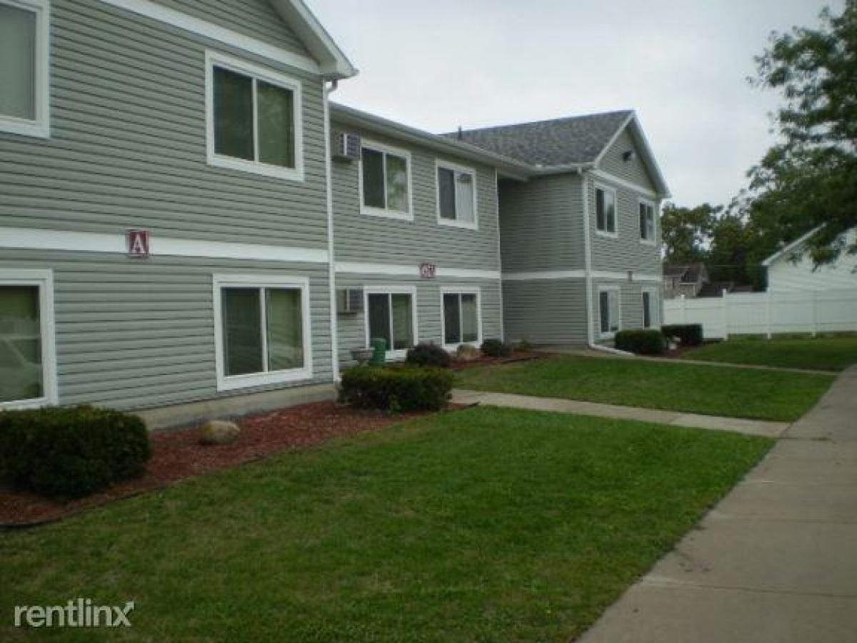 425 North Union Street, Ithaca, Michigan, United States Apartments